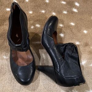 Indigo by Clark’s Leather Upper and Lining Heels